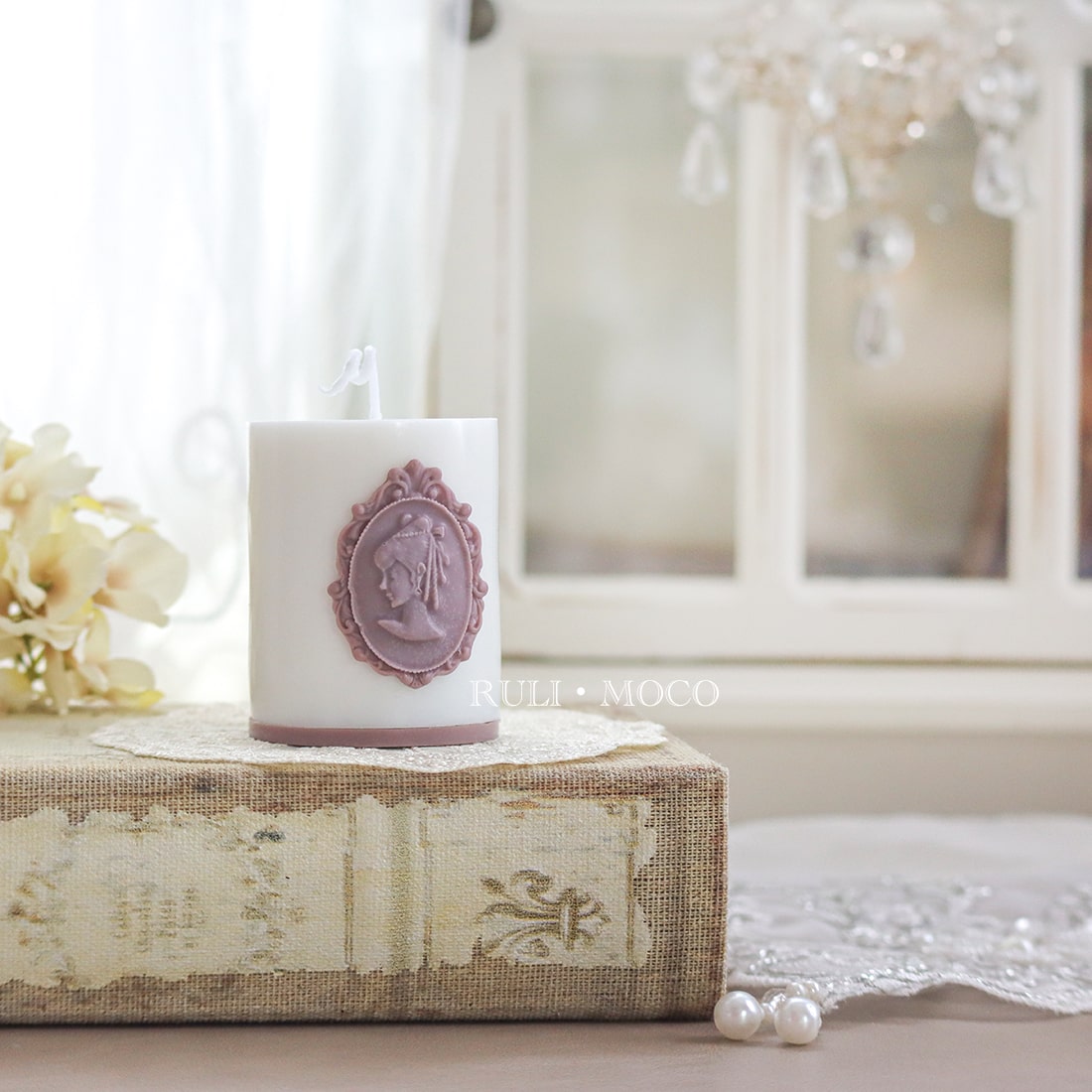 Feminine Cameos