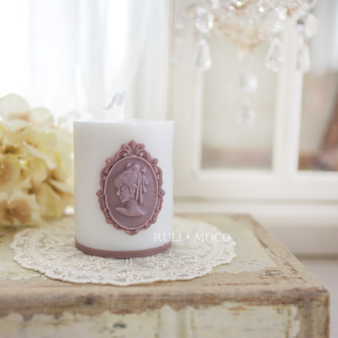 Feminine Cameos