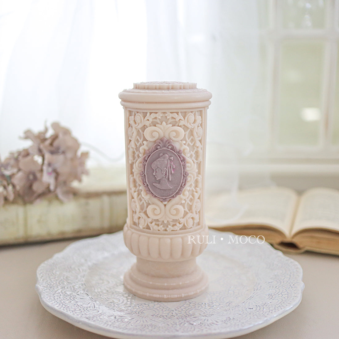 Feminine Cameos