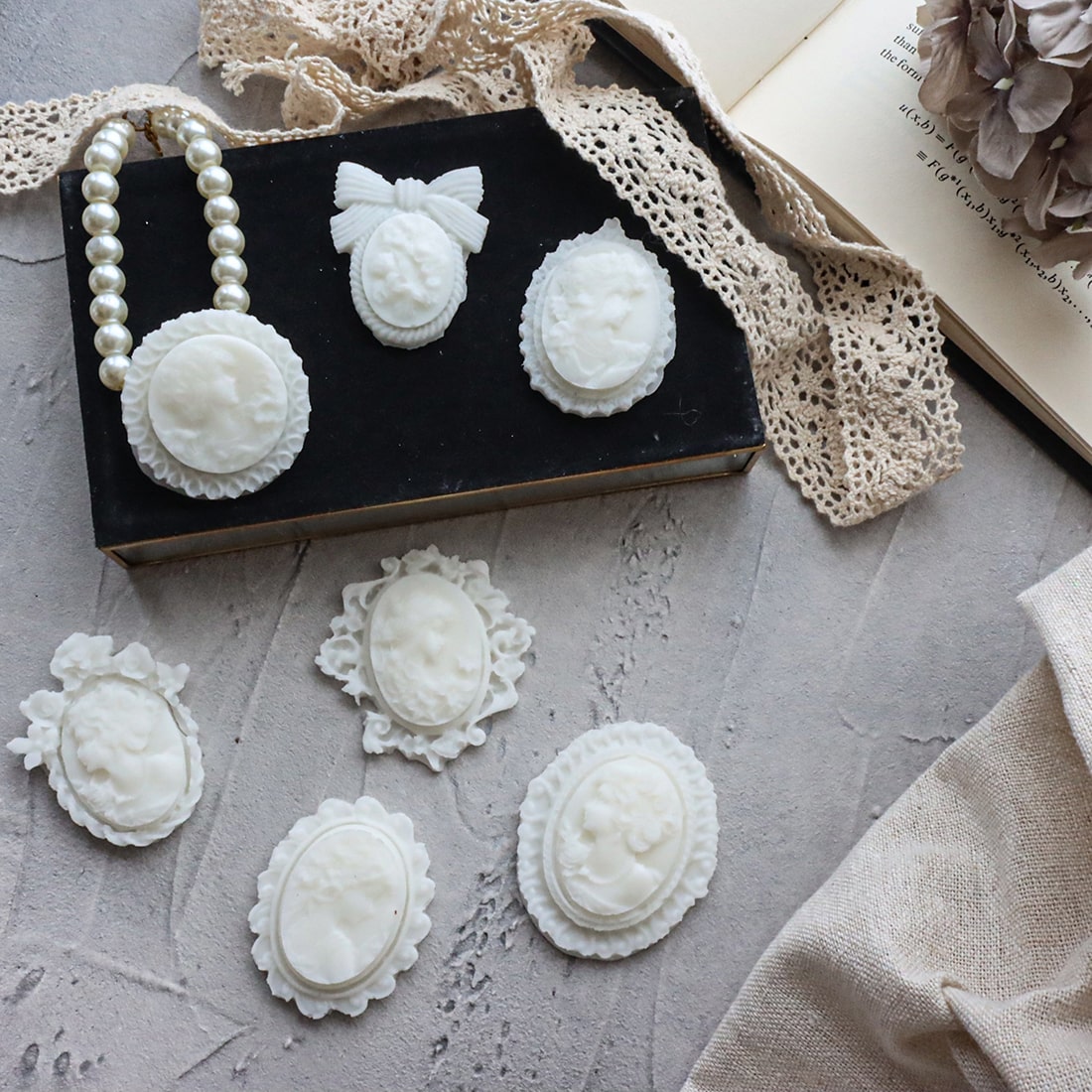Cameo mold set