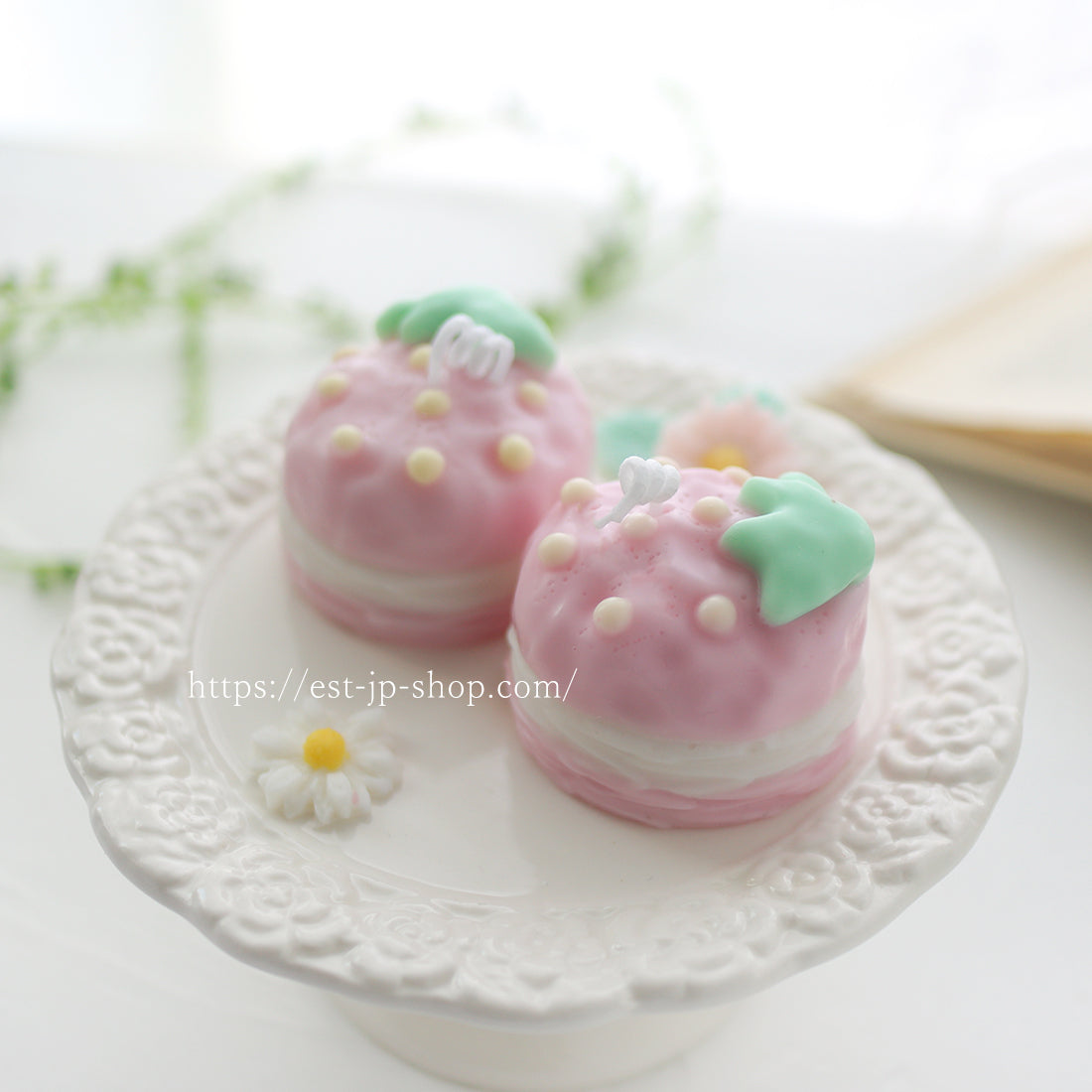 Strawberry Macaroons