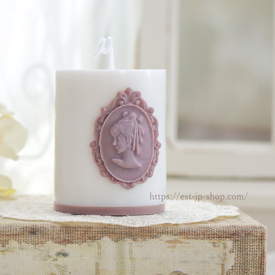 Feminine Cameos