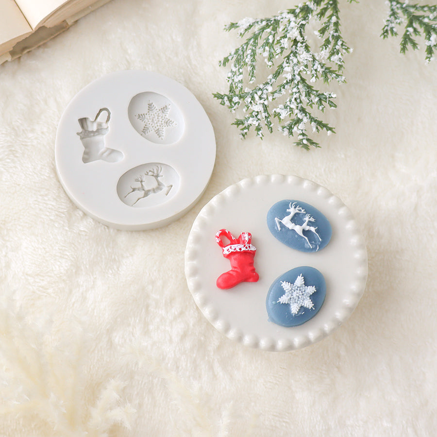 A small Christmas cameo