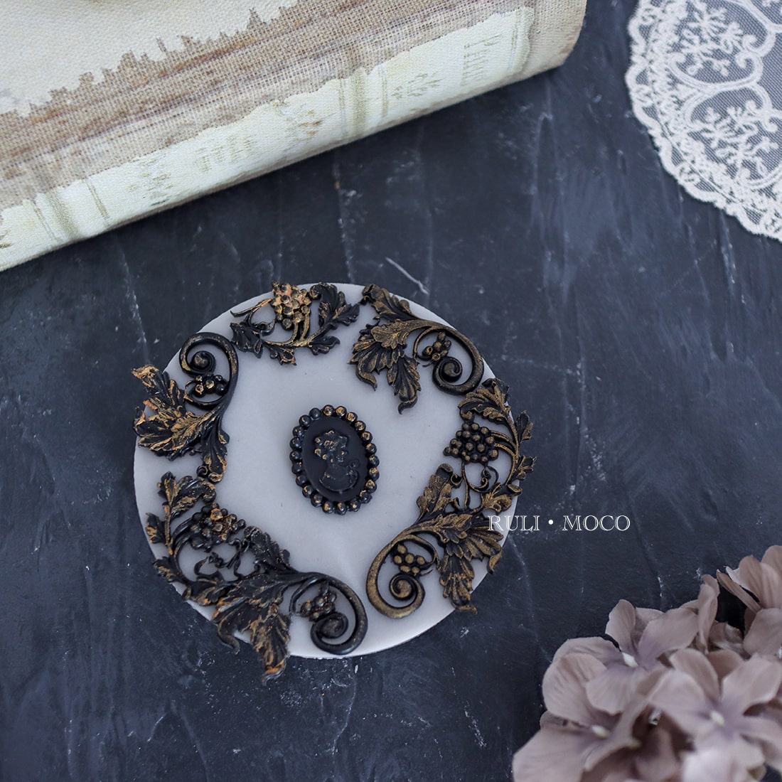 Decoration (Grapes)