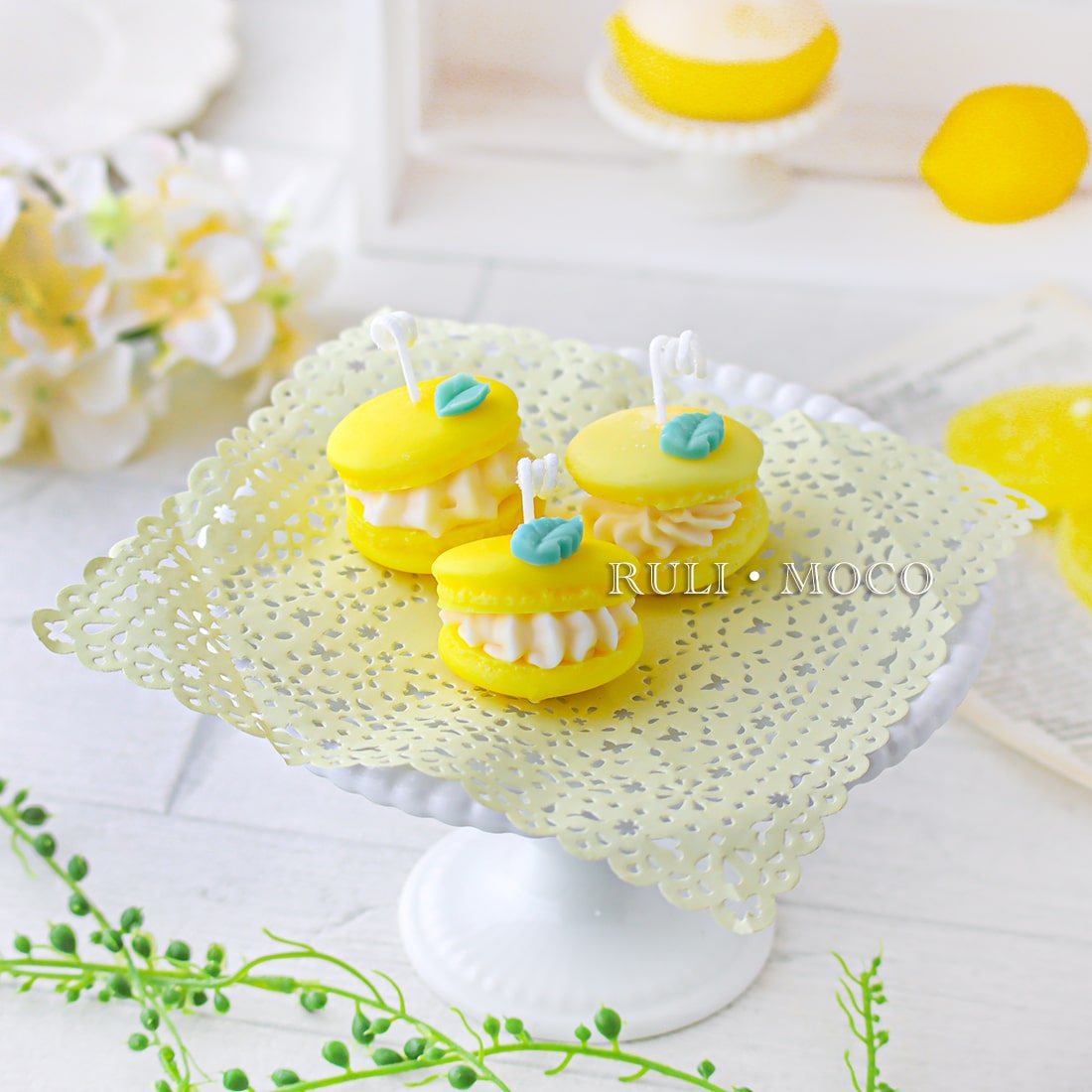 Macaron on one side 3.8cm