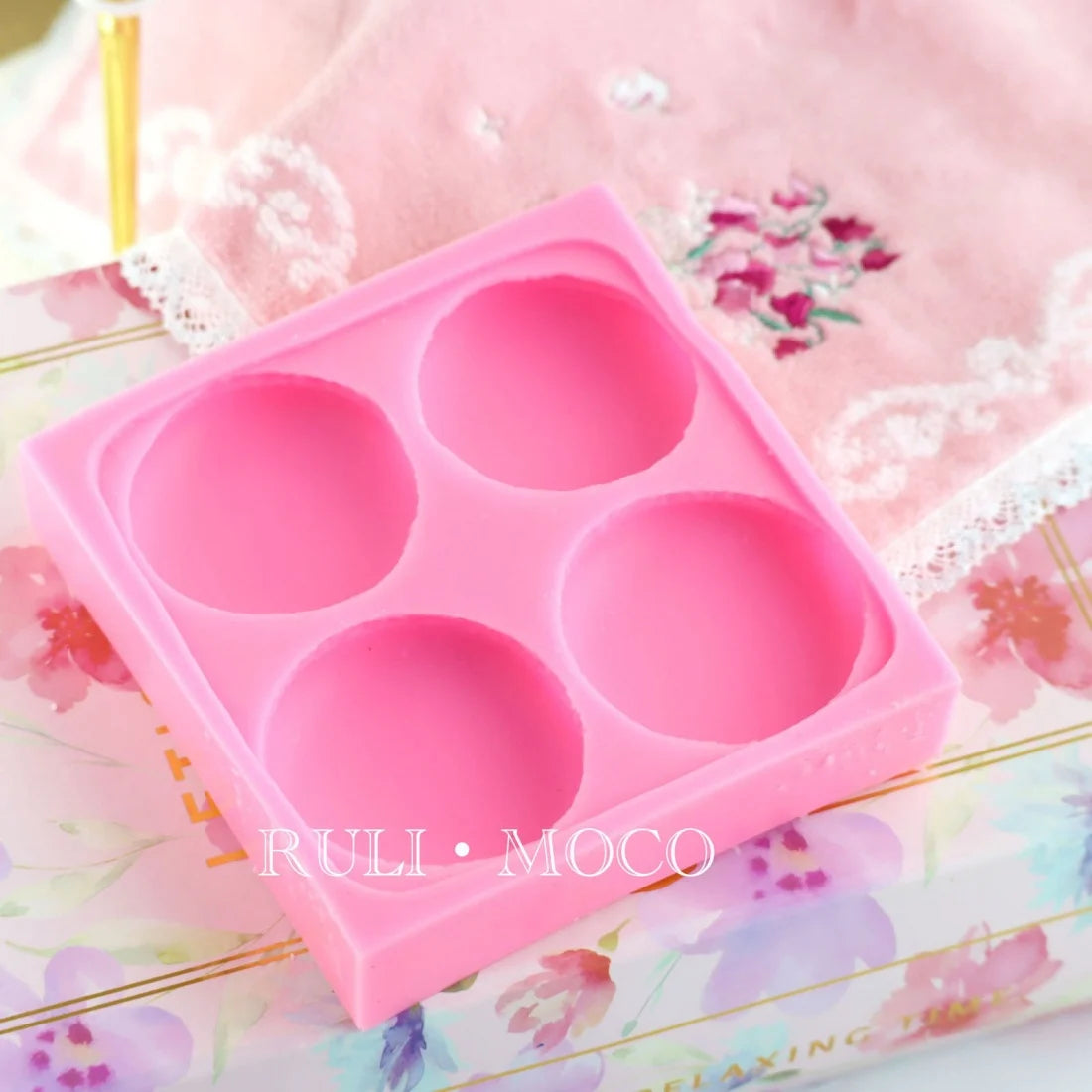 Macaron on one side 3.8cm