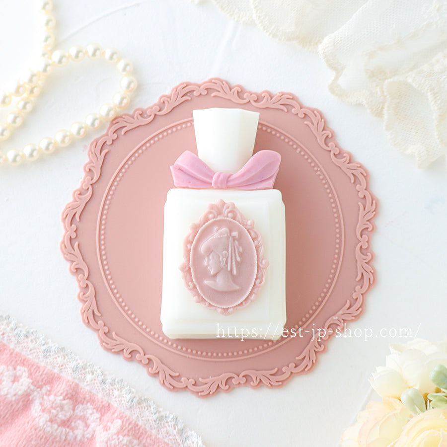 Feminine Cameos