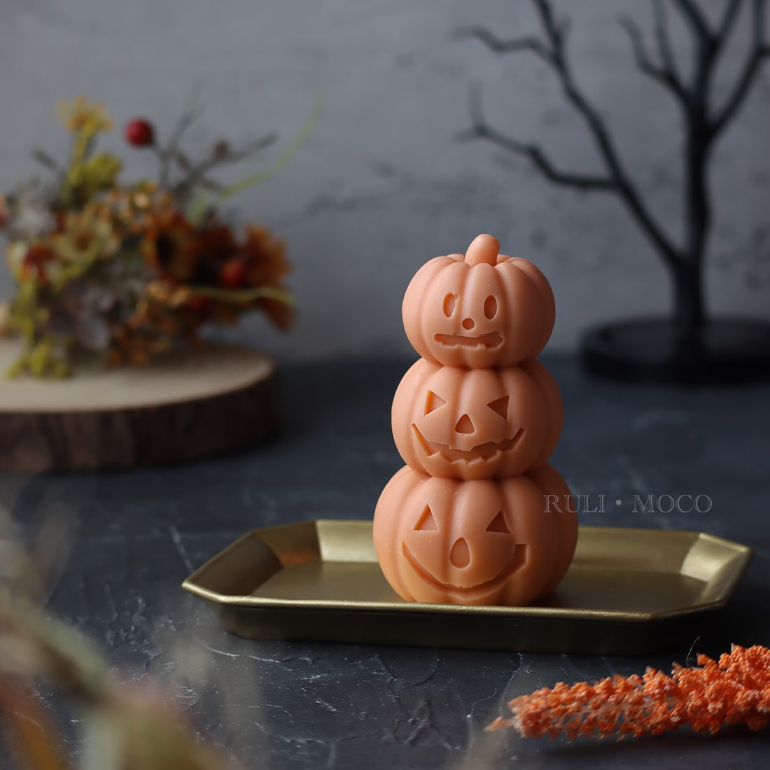 Three-tiered pumpkins