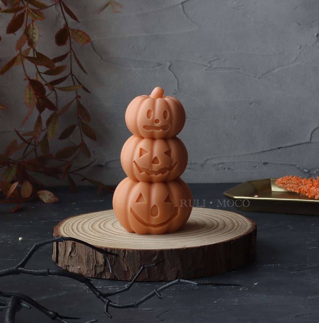 Three-tiered pumpkins