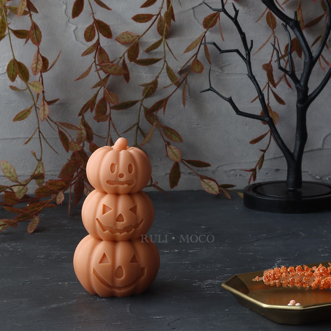 Three-tiered pumpkins