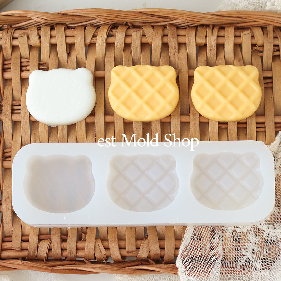 Rabbit & Bear Cream Sandwich Waffles