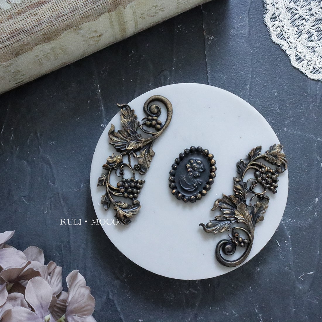 Decoration (Grapes)